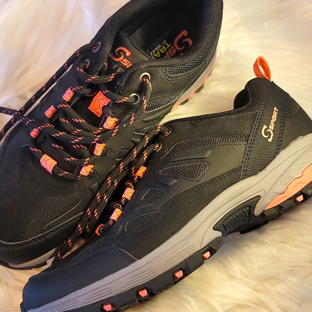 Skechers Tennis Shoes